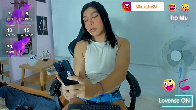 Snapshot of miavalentinaaa chatting on December 4, 12:57 am miavalentinaaa online show from December 4, 12:57 am