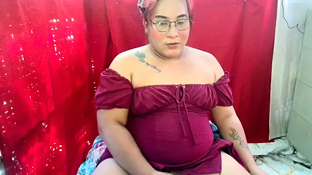 UrAmazingCassy online show from November 4, 5:18 am