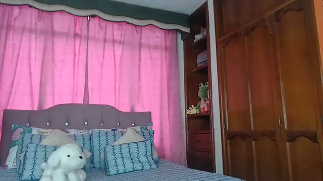 Snapshot of cuttebabe_ chatting on March 7, 8:25 pm cuttebabe online show from March 7, 8:25 pm