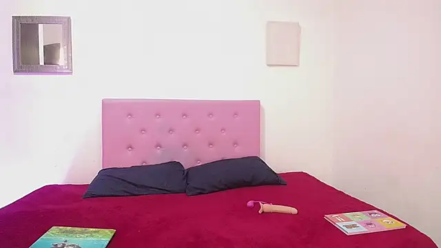 Snapshot of issa_kitty chatting on January 22, 2:56 pm issa kitty online show from January 22, 2:56 pm