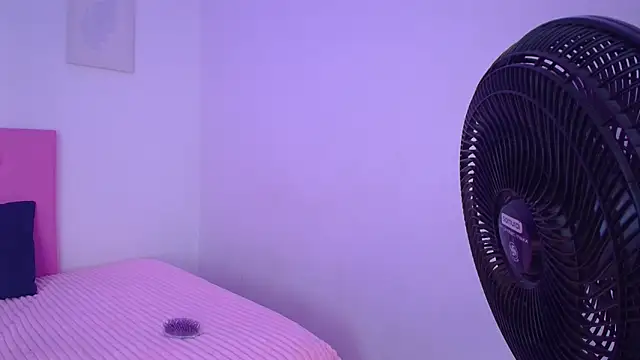 Snapshot of issa_kitty chatting on January 25, 3:58 pm issa kitty online show from January 25, 3:58 pm
