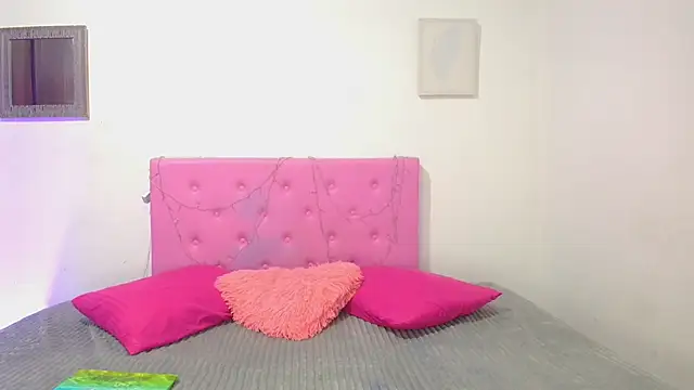 Snapshot of issa_kitty chatting on February 1, 5:16 pm issa kitty online show from February 1, 5:16 pm