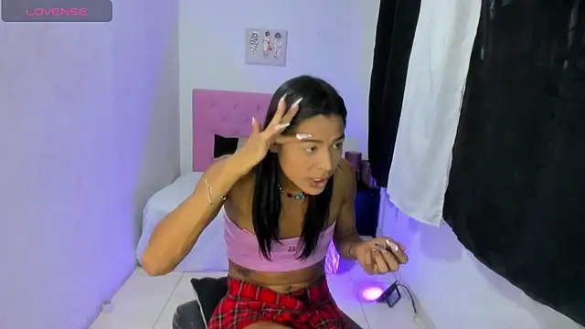 Snapshot of issa_kitty chatting on September 20, 9:31 pm issa kitty online show from September 20, 9:31 pm