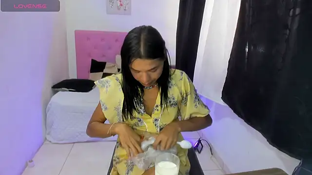Snapshot of issa_kitty chatting on September 22, 4:23 pm issa kitty online show from September 22, 4:23 pm
