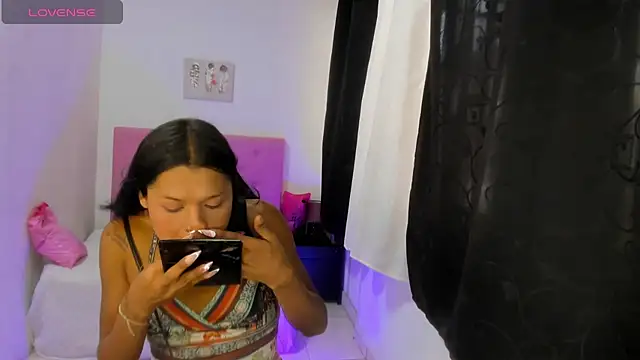 Snapshot of issa_kitty chatting on October 1, 7:47 pm issa kitty online show from October 1, 7:47 pm