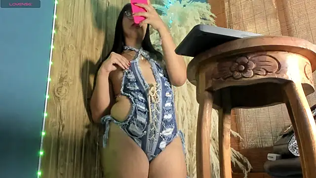 Snapshot of adhara_hotter chatting on September 25, 10:06 pm adhara hotter online show from September 25, 10:06 pm