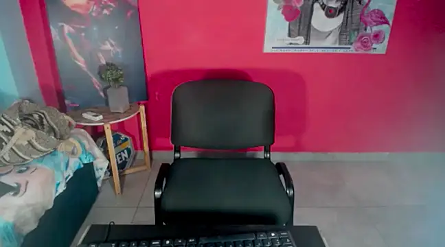 Snapshot of KamilaParrisx chatting on December 12, 3:21 am KamilaParrisx online show from December 12, 3:21 am