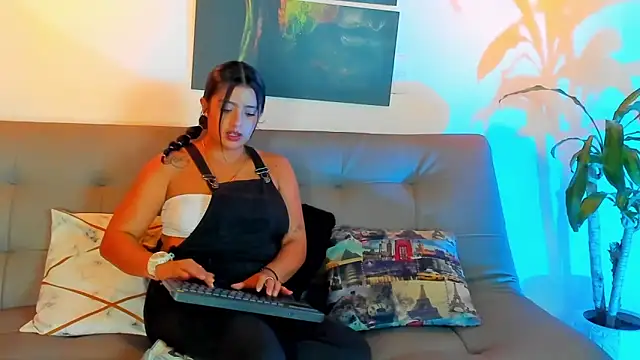 Snapshot of karla_999 chatting on February 4, 11:38 pm karla 999 online show from February 4, 11:38 pm