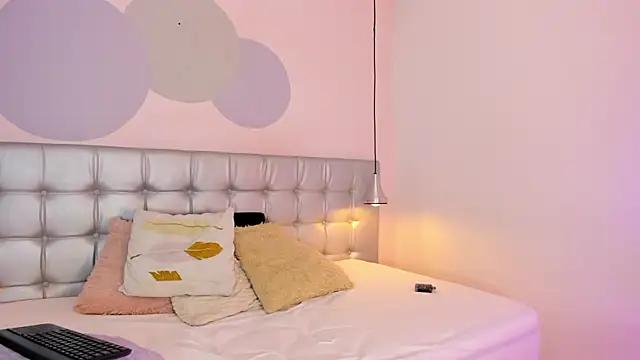 Snapshot of sammybrunette1 chatting on February 11, 8:20 pm sammybrunette1 online show from February 11, 8:20 pm
