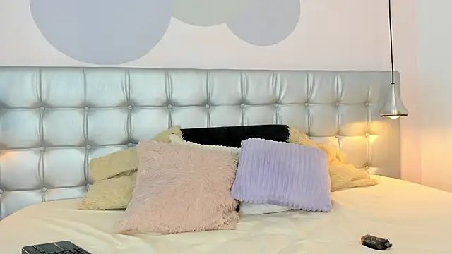 Snapshot of sammybrunette1 chatting on February 17, 7:53 pm sammybrunette1 online show from February 17, 7:53 pm