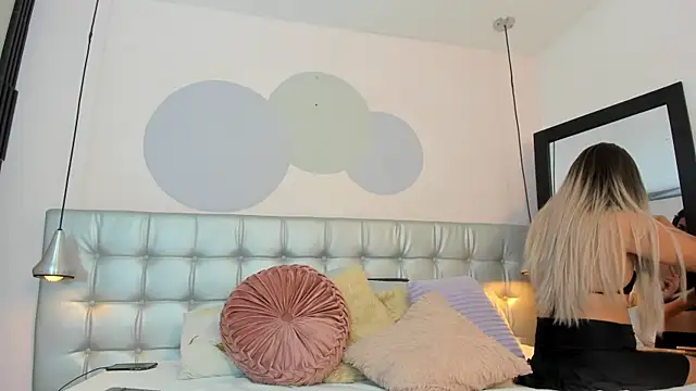Snapshot of sammybrunette1 chatting on March 4, 8:05 pm sammybrunette1 online show from March 4, 8:05 pm