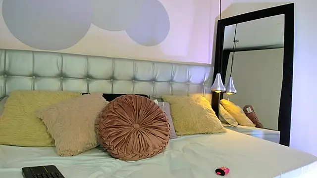 Snapshot of sammybrunette1 chatting on March 22, 8:04 pm sammybrunette1 online show from March 22, 8:04 pm