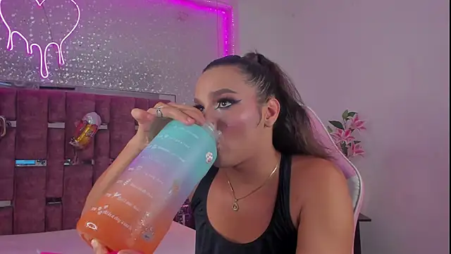 Snapshot of KylieVictoria chatting on October 2, 4:46 am KylieVictoria online show from October 2, 4:46 am