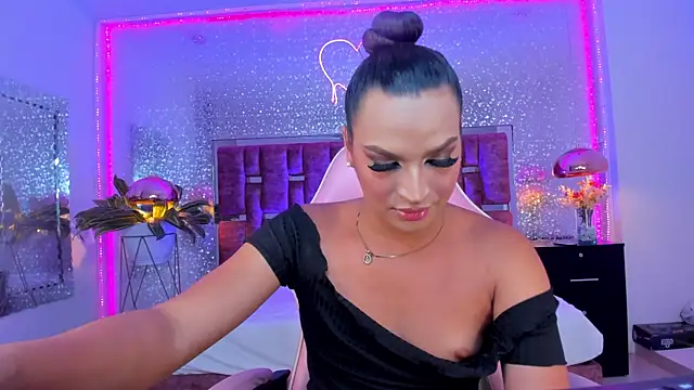 Snapshot of KylieVictoria chatting on October 10, 5:08 am KylieVictoria online show from October 10, 5:08 am