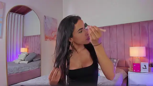 Aleja arango1 online show from February 4, 6:45 pm