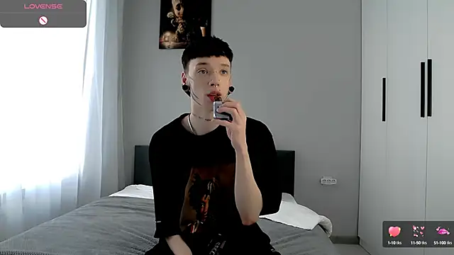 Snapshot of Dasha_M chatting on March 6, 10:59 am Dasha M online show from March 6, 10:59 am