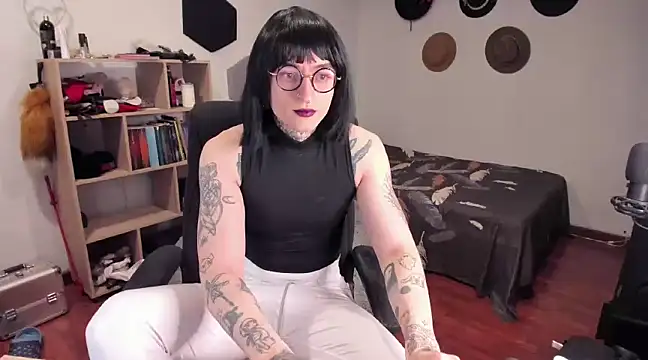 ShiiraVelkor online show from January 23, 9:39 am