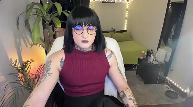 ShiiraVelkor online show from March 3, 8:39 pm