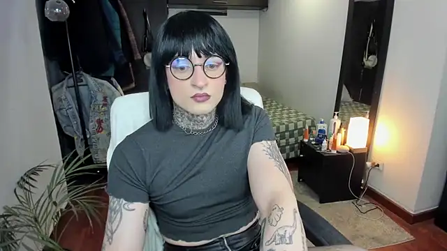 ShiiraVelkor online show from September 11, 9:50 am