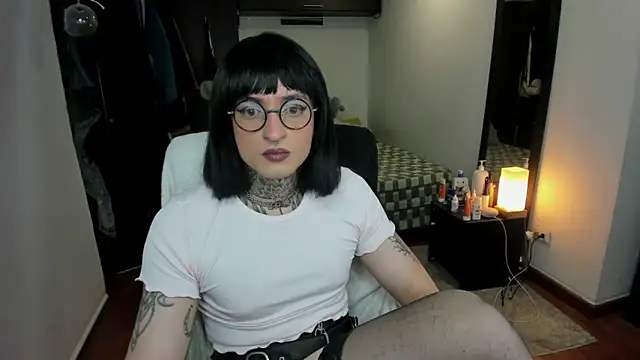 ShiiraVelkor online show from September 13, 10:10 am