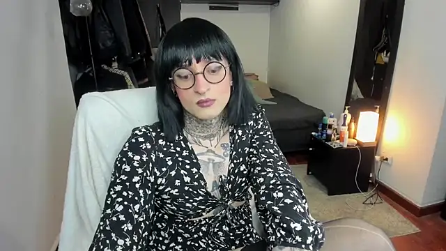 ShiiraVelkor online show from September 17, 9:58 am