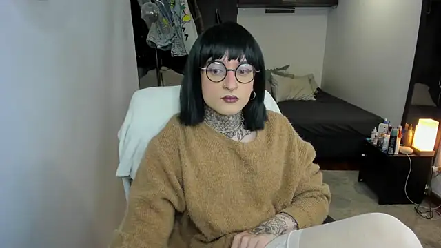 ShiiraVelkor online show from September 26, 9:39 am