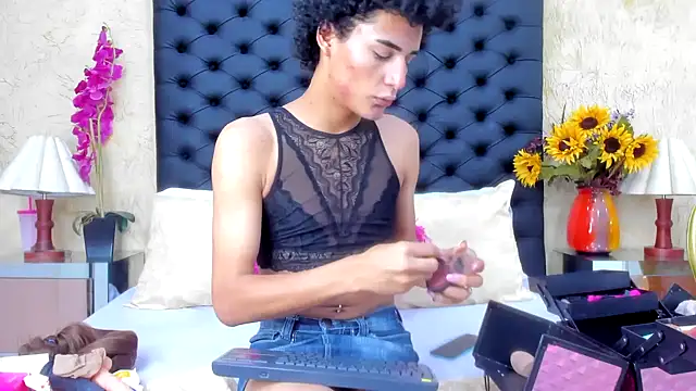 Snapshot of NahomiWhitel chatting on September 16, 3:49 pm NahomiWhitel online show from September 16, 3:49 pm