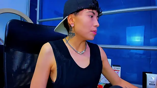 Im Mathias online show from November 30, 2:14 am