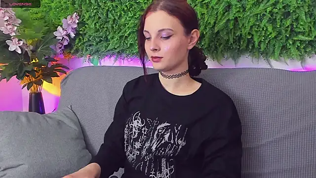 Snapshot of AprilAvery chatting on March 18, 4:17 pm AprilAvery online show from March 18, 4:17 pm