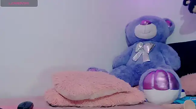 Snapshot of Venecia_Sweet chatting on December 18, 2:42 am Venecia Sweet online show from December 18, 2:42 am
