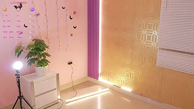 Bella19  online show from October 18, 8:45 pm