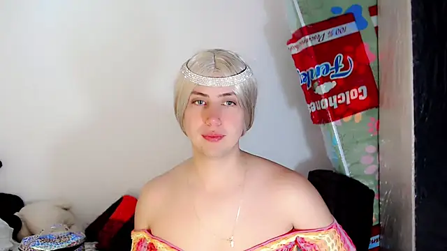 Snapshot of Oxana-Novikov chatting on September 18, 11:21 pm Oxana-Novikov online show from September 18, 11:21 pm