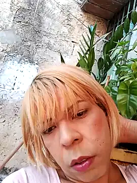 Snapshot of blondebitchlitle chatting on February 2, 8:08 pm blondebitchlitle online show from February 2, 8:08 pm