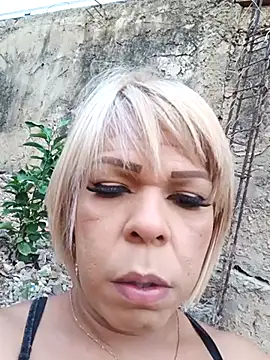 Snapshot of blondebitchlitle chatting on February 21, 9:22 pm blondebitchlitle online show from February 21, 9:22 pm