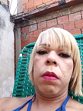 Snapshot of blondebitchlitle chatting on February 27, 11:41 am blondebitchlitle online show from February 27, 11:41 am