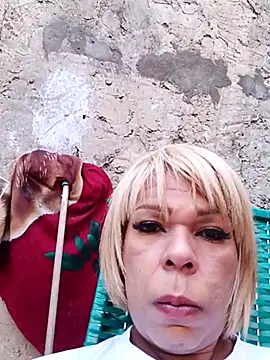 Snapshot of blondebitchlitle chatting on March 2, 9:19 pm blondebitchlitle online show from March 2, 9:19 pm