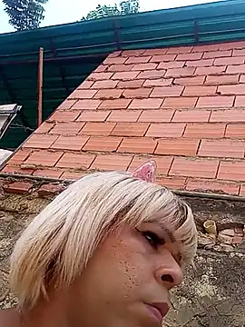 Snapshot of blondebitchlitle chatting on September 16, 5:50 pm blondebitchlitle online show from September 16, 5:50 pm