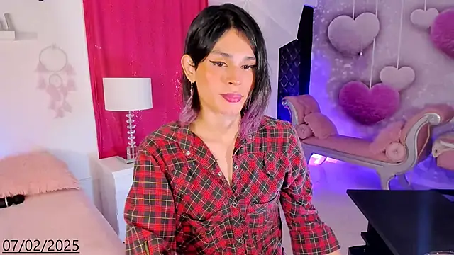 Snapshot of sweet_dannyfem chatting on February 7, 6:24 am sweet dannyfem online show from February 7, 6:24 am