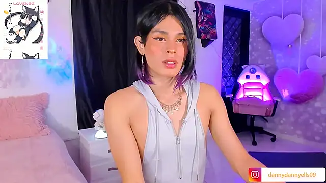 Snapshot of sweet_dannyfem chatting on February 13, 5:24 am sweet dannyfem online show from February 13, 5:24 am