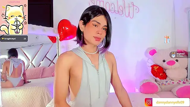 Snapshot of sweet_dannyfem chatting on February 15, 5:41 am sweet dannyfem online show from February 15, 5:41 am