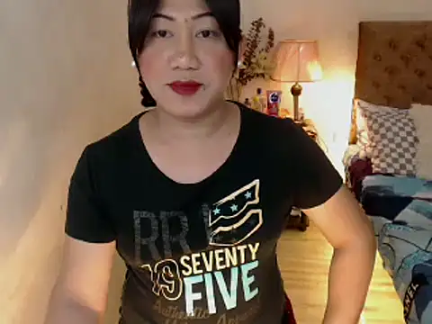 Snapshot of playtimesussy69 chatting on December 10, 2:39 pm playtimesussy69 online show from December 10, 2:39 pm