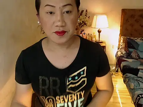 Snapshot of playtimesussy69 chatting on October 18, 8:18 am playtimesussy69 online show from October 18, 8:18 am