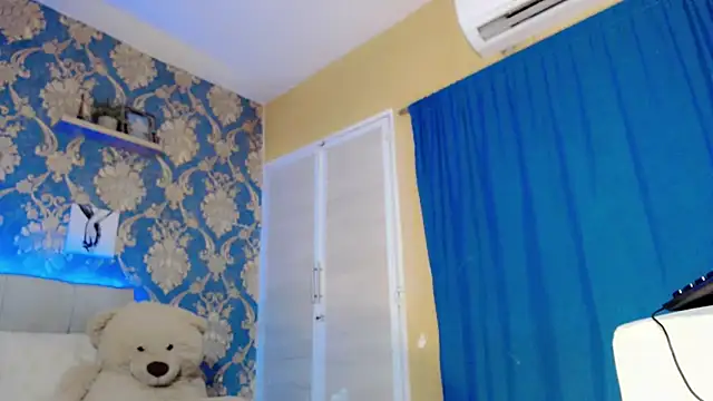 nicoledollts online show from November 1, 7:44 pm