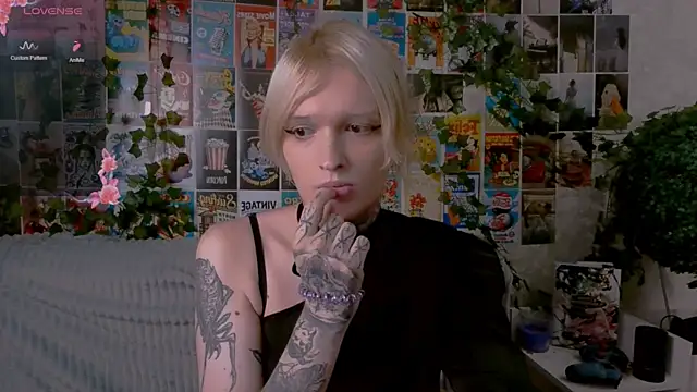 Snapshot of Simona_Rain chatting on October 1, 10:10 pm Simona Rain online show from October 1, 10:10 pm