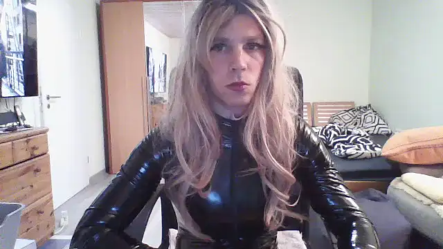 Snapshot of Kinky-Kristina chatting on October 1, 6:52 pm Kinky-Kristina online show from October 1, 6:52 pm