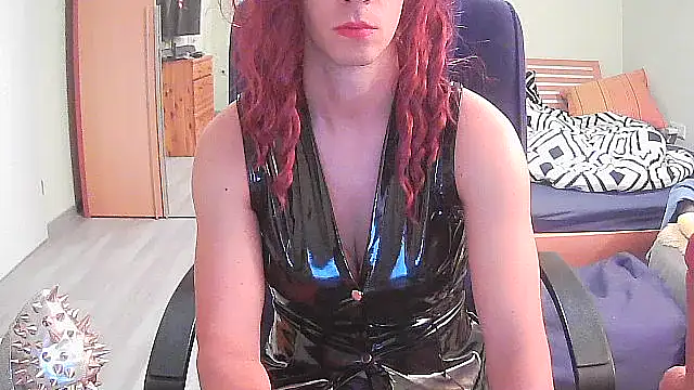 Snapshot of Kinky-Kristina chatting on October 5, 9:03 pm Kinky-Kristina online show from October 5, 9:03 pm