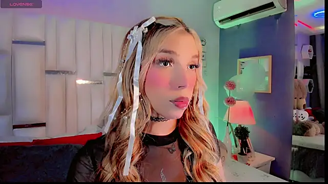 Aileen 18 online show from October 25, 4:18 am