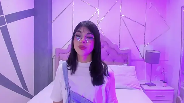 Snapshot of RoseCassie chatting on December 30, 1:03 pm RoseCassie online show from December 30, 1:03 pm