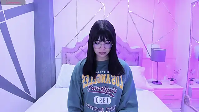 Snapshot of RoseCassie chatting on January 3, 12:30 pm RoseCassie online show from January 3, 12:30 pm