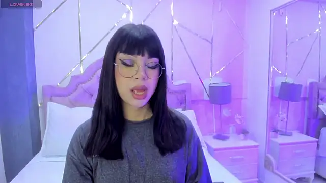 Snapshot of RoseCassie chatting on January 11, 12:50 pm RoseCassie online show from January 11, 12:50 pm
